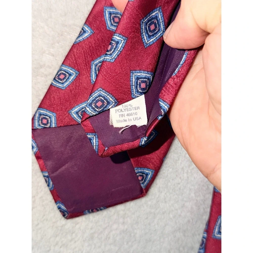 Joyce & Royal Mens Vintage Burgundy Geometric Diamond Medallion Tie Made in USA‎